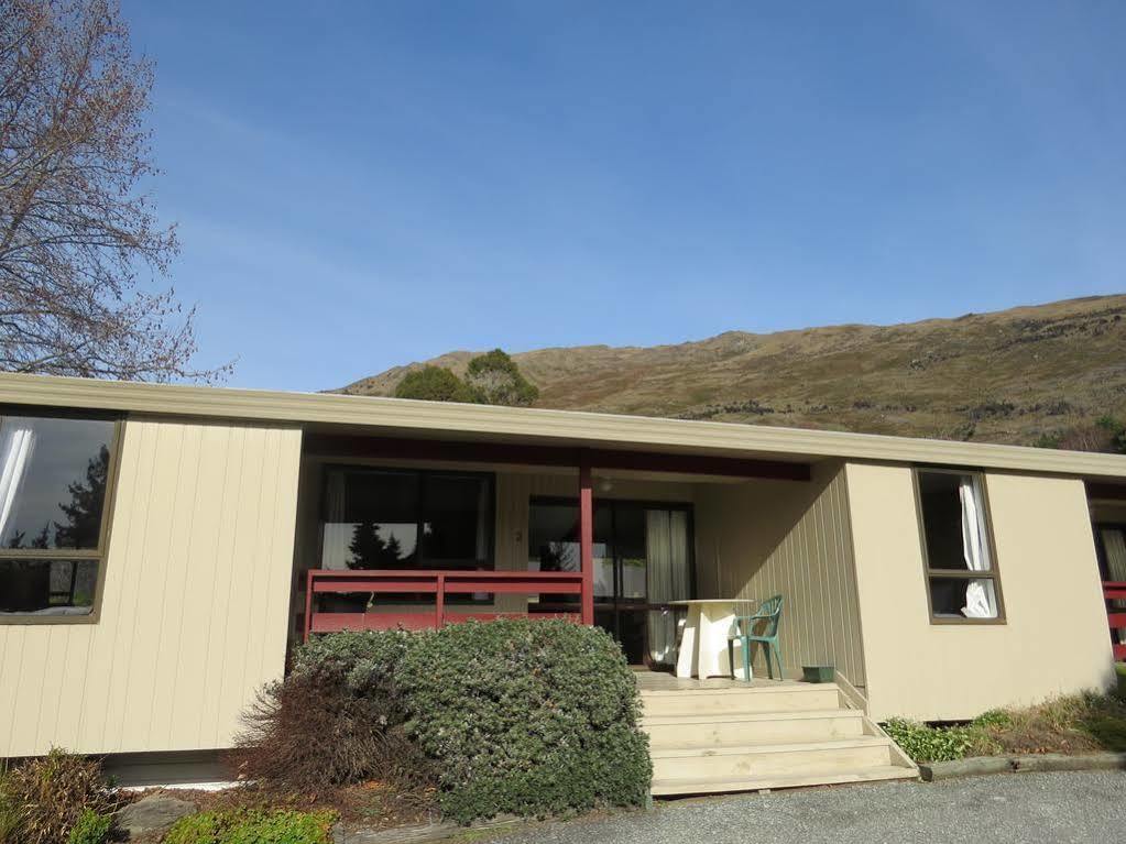 Mt Aspiring Holiday Park Уанака Екстериор снимка